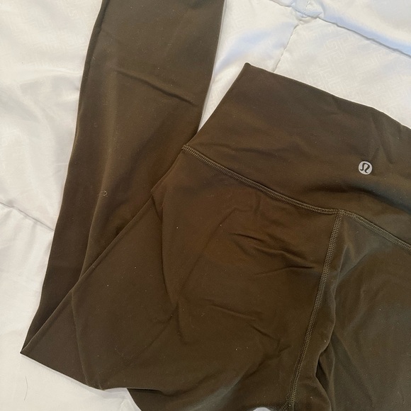 Olive Lululemon Leggings 7/8 size 6 - Picture 3 of 3